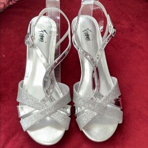 FIONI Metallic Silver Strappy Sandals